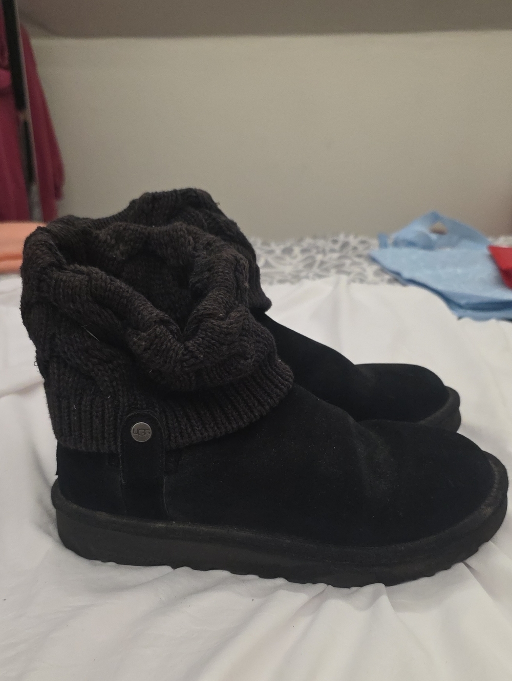 UGG Saela Black Suede Cable Knit Fold Over Ankle Boots Size 9